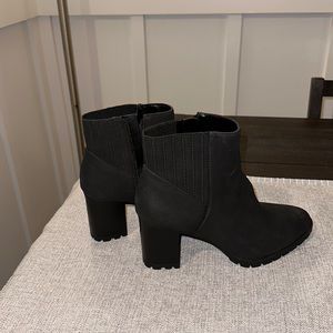 Black Kelly and Katie brand new never wore 8 Medium 3” block heal!